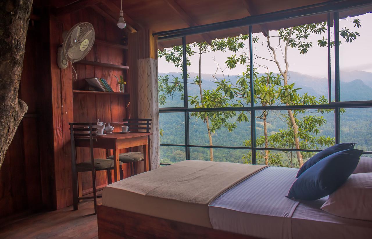 Tree Houses By Jungle River Ginigathena Bagian luar foto