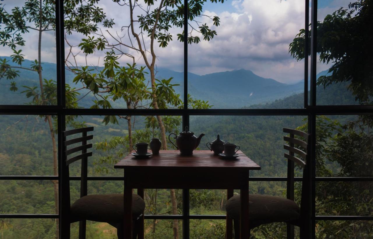 Tree Houses By Jungle River Ginigathena Bagian luar foto